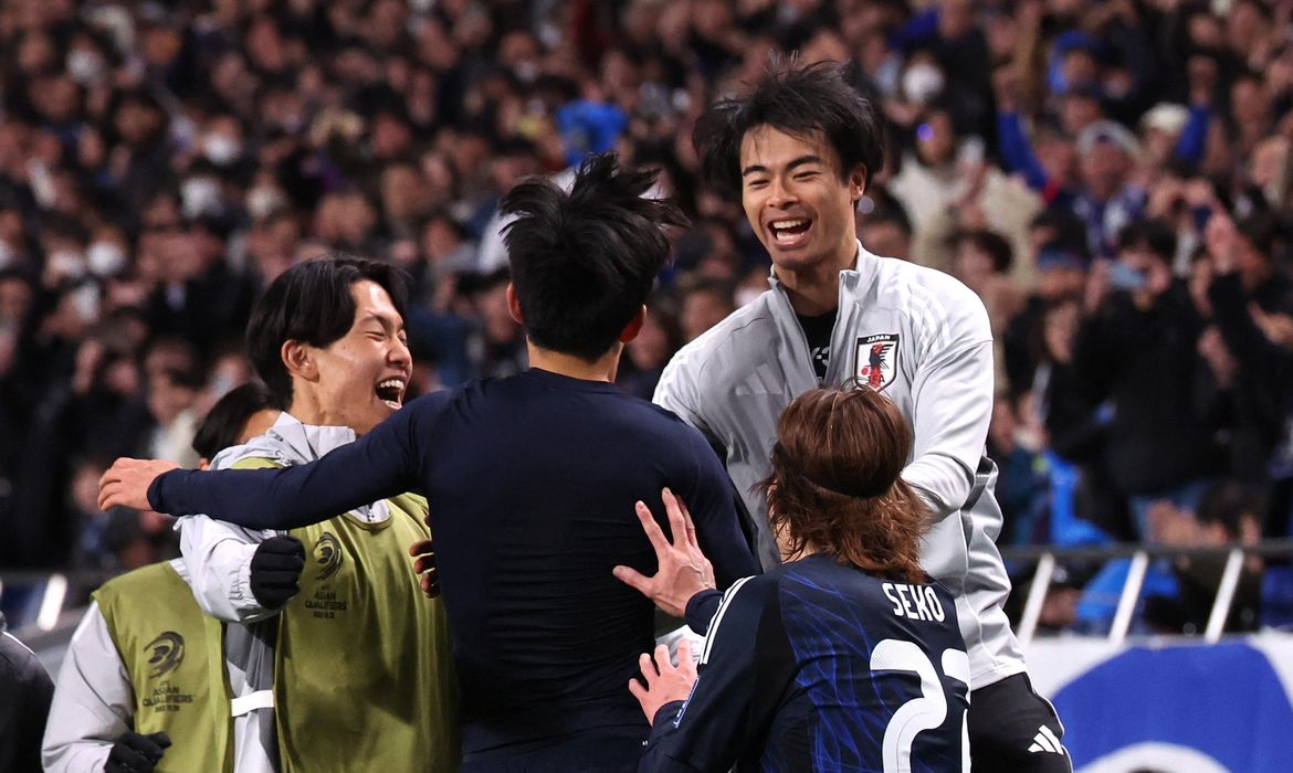 Japoneses comemoram gol contra o Barein
 20/3/2025    REUTERS/Kim Kyung-Hoon