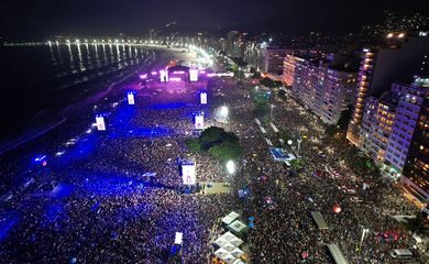 Madonna leva multidão ao delírio em megashow na praia de Copacabana. Foto: Fabio Motta/Prefeitura do Rio