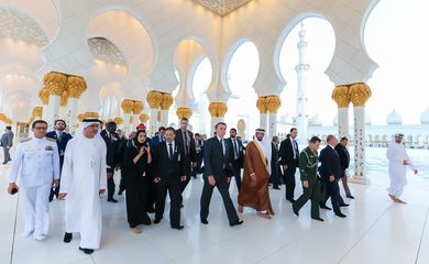  Presidente da República, Jair Bolsonaro, durante visita à Grande Mesquita Xeque Zayed.