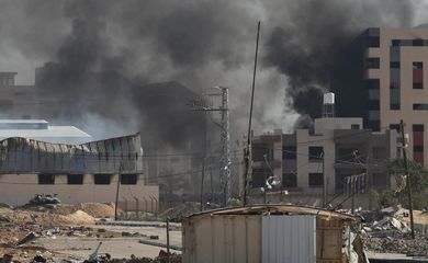 Ataque israelense em Khan Younis, sul de Gaza
 25/1/2024   REUTERS/Ibraheem Abu Mustafa