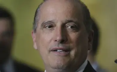 O ministro da Casa Civil, Onyx Lorenzoni, fala à imprensa após reunião sobre a reforma da Previdência, no Palácio do Planalto.