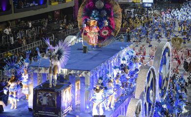 Em Cima da Hora abre os desfiles da Série Ouro do carnaval 2022 na Sapucaí
