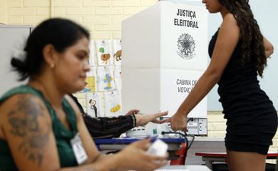 Valparaíso (GO), 06/10/2024 - Eleitores durante dia de votação nas eleições 2024. Foto: Bruno Peres/Agência Brasil