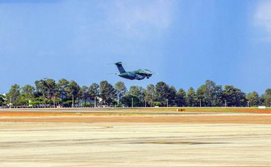 Brasília (DF), 10.10.2023 - Decolagem da aeronave KC-390 Millennium da FAB para a repatriação de brasileiros em território de Israel e Palestina. Operação Voltando em Paz. Foto: João Risi/Audiovisual/PR