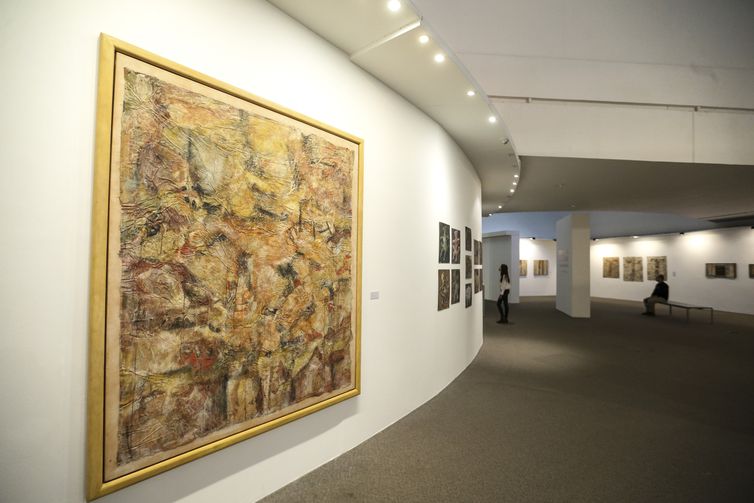 Exposição A Arte de Conservar o Tempo, que festeja os 80 anos do artista plástico fluminense Fernando Madeira, no Museu Nacional da República, em Brasília.