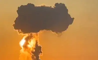 Fumaça na base de Engels, na região russa de Saratov
  20/3/2025     Rede Social/via REUTERS
