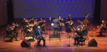 Espetáculo da Orquestra Camerata Sesi ES com Danilo Caymmi