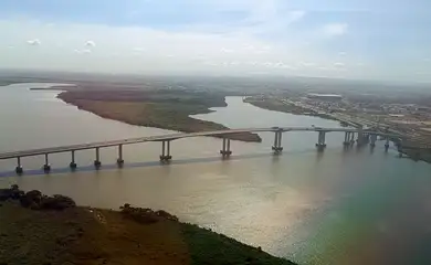 Porto Alegre (RS), 01/05/2025 – Vista aérea de Porto Alegre que a um ano foi atingido por temporais que afetou mais de 400 municípios gaúchos, tiveram bairros inteiros alagados. A maior tragédia climática da história do estado, deixou pelo menos 147 mortos e afetou mais de 2,1 milhões de pessoas.
Foto: Joédson Alves/Agência Brasil