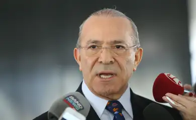 Brasília - O ministro-chefe da Casa Civil, Eliseu Padilha, fala à imprensa após encontro com Temer e com o presidente da Associação Brasileira de Proteína Animal (ABPA), Francisco Turra (Antonio Cruz/Agência Brasil)