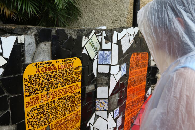 Tourist guides are looking for resources to restore Escadaria Selarón, one of the best-known tourist spots in downtown Rio de Janeiro. 