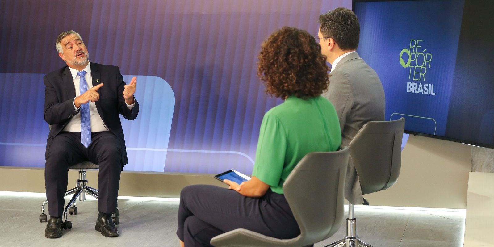 Entrevista do ministro Paulo Pimenta ao programa Repórter Brasil ...