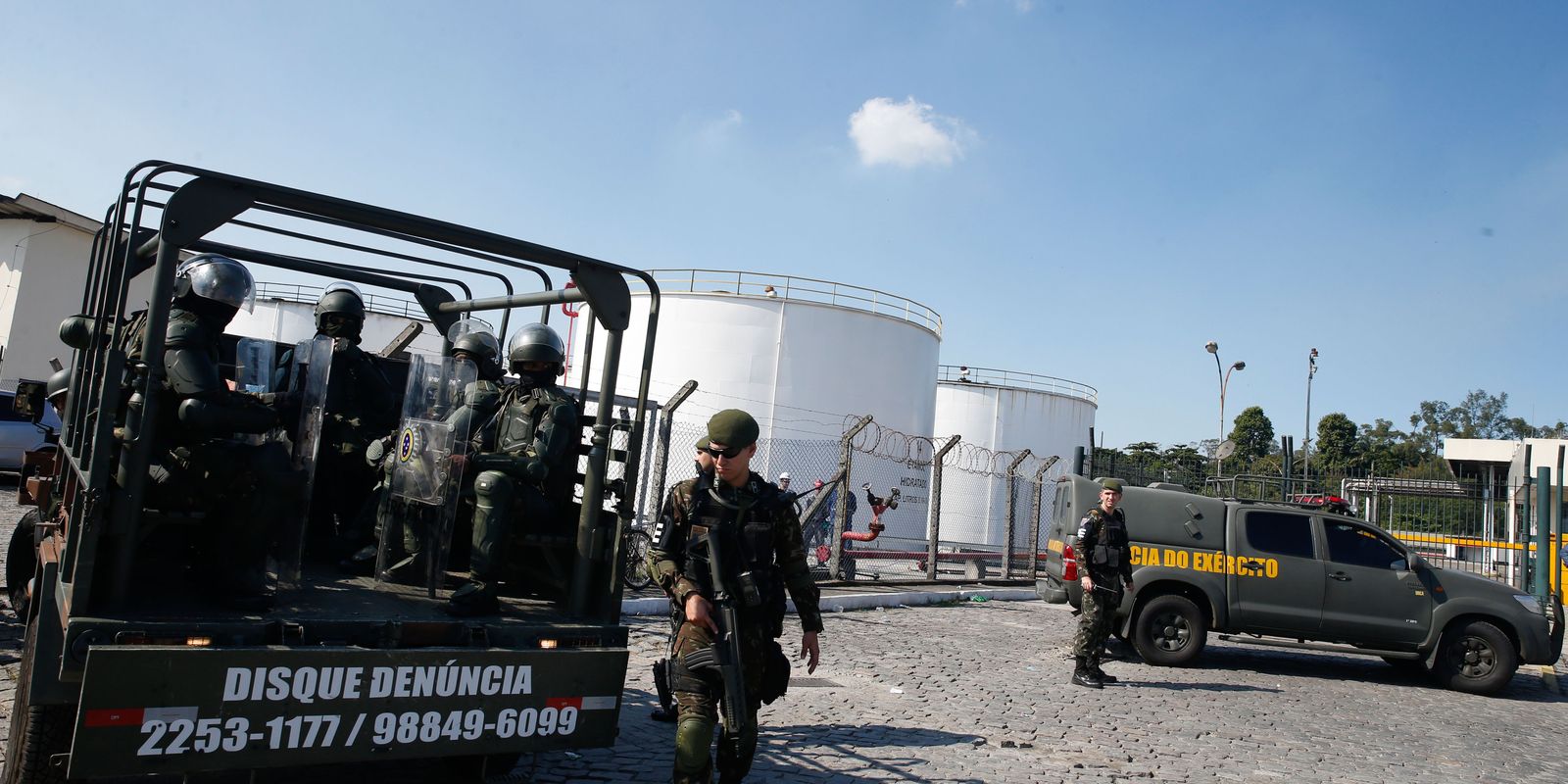 Polícia reforça segurança no entorno de refinaria no Rio | Agência Brasil