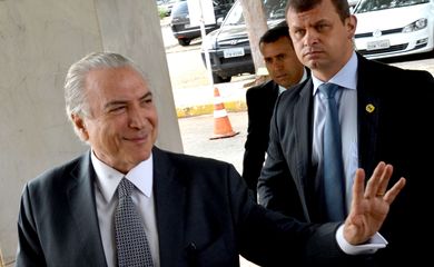 Brasília - Michel Temer chega a Vice-Presidência onde recebe parlamentares e empresários na manhã de hoje (Antonio Cruz/Agência Brasil)