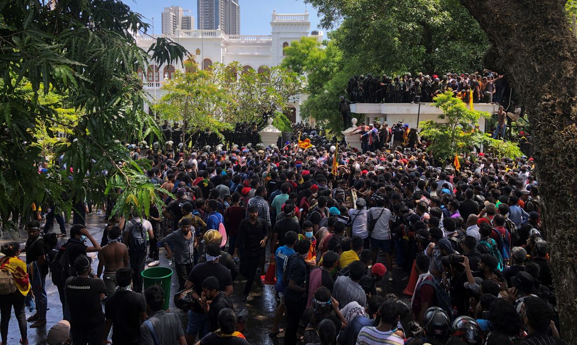 Demonstrators gather outside the office of Sri Lanka's PM Wickremesinghe, in Colombo