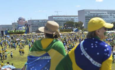 Manifestações convocadas por organizações contrárias ao governo ocorrem com tranquilidade na Esplanada dos Ministérios (Antonio Cruz/Agência Brasil)