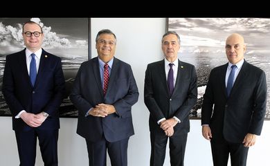 Brasília (DF), 14.12.2023 - Ministros Luís Roberto Barroso, Cristiano Zanin e Alexandre de Moraes recebem Flávio Dino, que teve o nome aprovado pelo Senado para o STF. Foto: Nelson Jr./SCO/STF