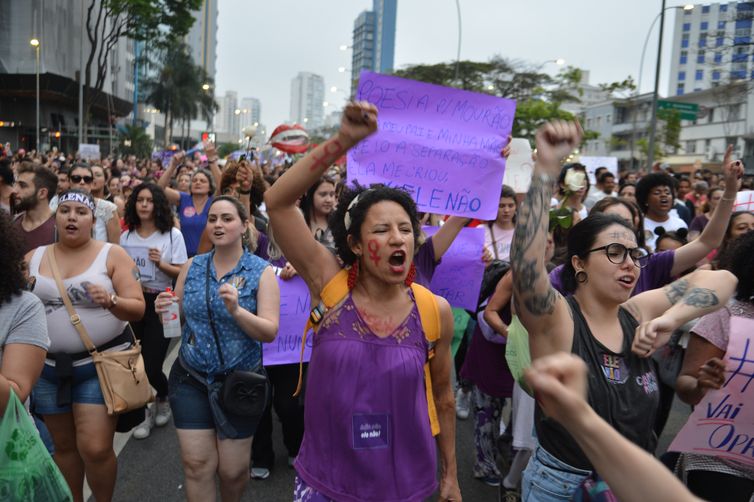 Manifestação Mulheres contra Bolsonaro no Largo da Batata, região oeste de São Paulo