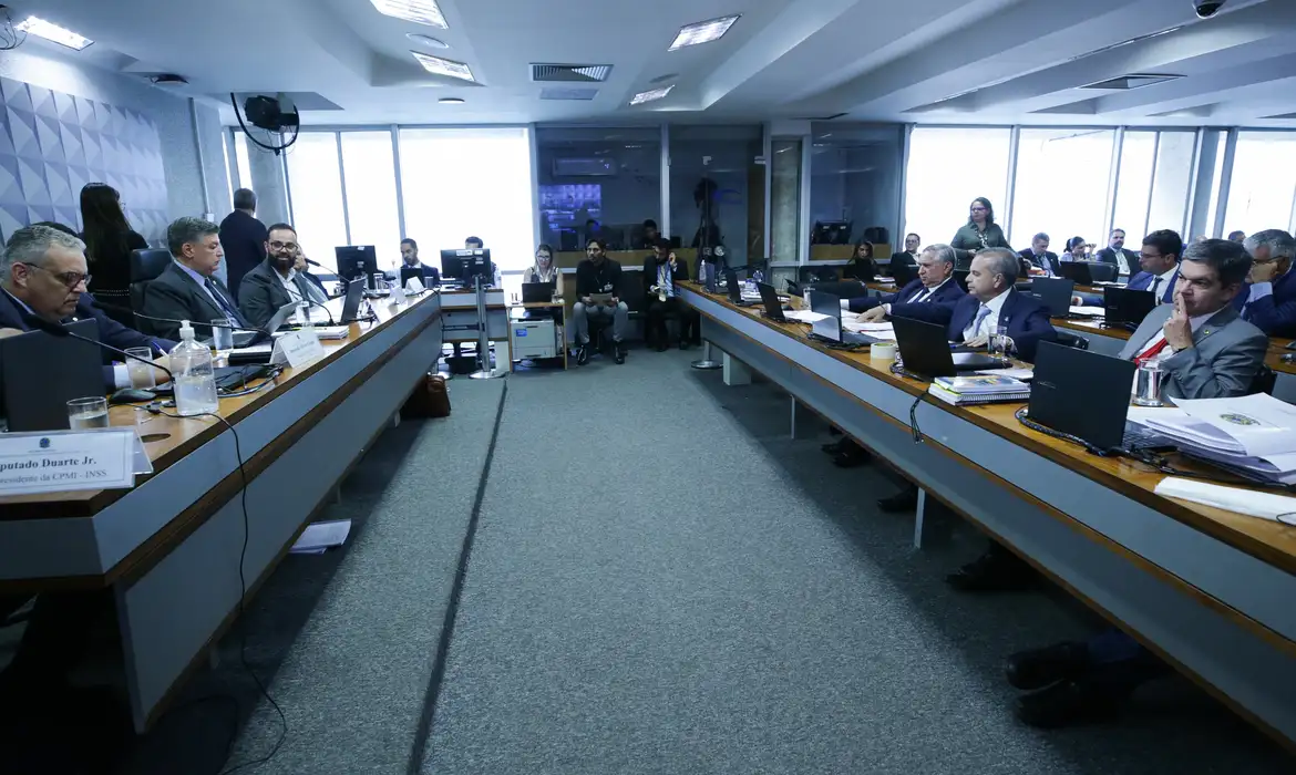 Brasília - 16/10/2025 -Reunião da CPMI do INSS para ouvir o assessor do presidente da Confederação Nacional dos Agricultores Familiares e Empreendedores Familiares Rurais (Conafer), Cícero Marcelino de Souza Santos. Foto: Lula Marques/ Agência Brasil.