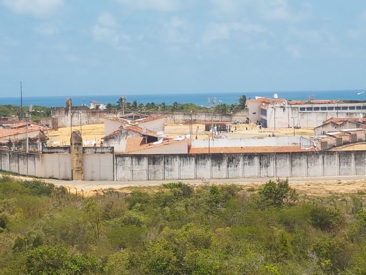 Relatório aponta série de violações no sistema penitenciário