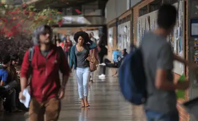 UnB foi a primeira universidade federal a adotar sistema de cotas raciais


UnB reserva vagas para negros desde o vestibular de 2004


Percentual de negros com diploma cresceu quase quatro vezes desde 2000, segundo IBGE