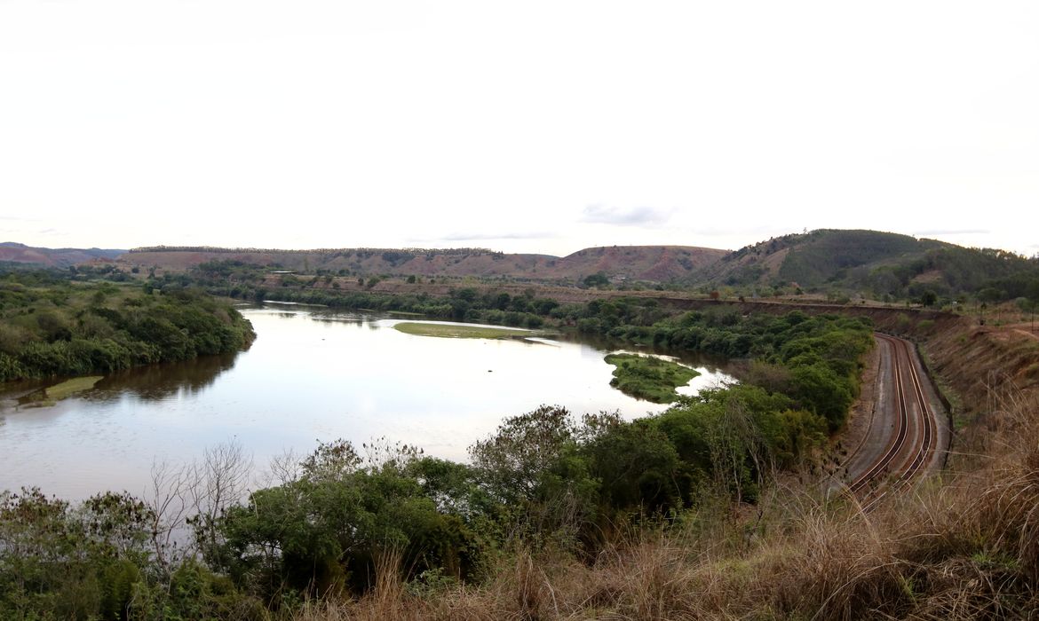  Trecho do rio Doce na região de Periquito(MG). 