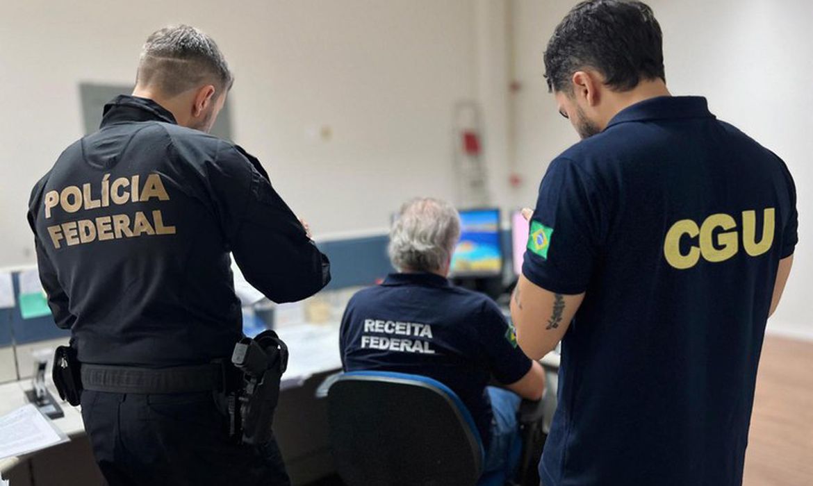 PF faz operao para combater esquema de fornecimento ilegal de armas