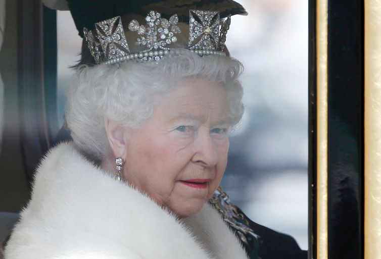 Rainha Elizabeth morre aos 96 anos em palácio na Escócia