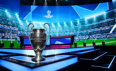 Troféu da Champions League em sorteio
28/8/2025 REUTERS/Stephane Mahe