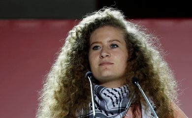 Ahed Tamimi, fala durante o festival anual da Juventude Comunista Grega em Atenas, Grécia, 22 de setembro de 2018. Foto: Arquivo REUTERS/Costas Baltas