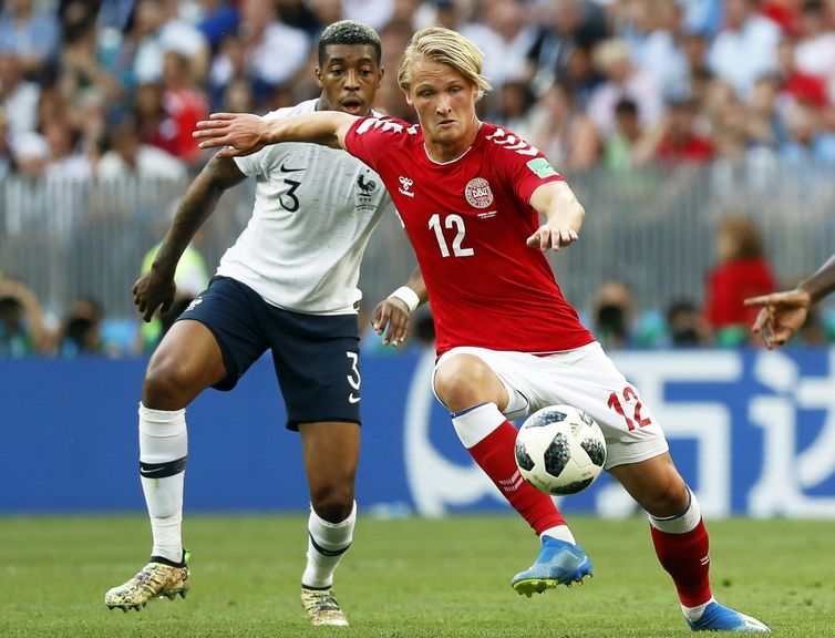 Moscow (Russian Federation), 26/06/2018.- Presnel Kimpembe (L) of France in action against Kasper Dolberg (R) of Denmark during the FIFA World Cup 2018 group C preliminary round soccer match between Denmark and France in Moscow, Russia, 26 June