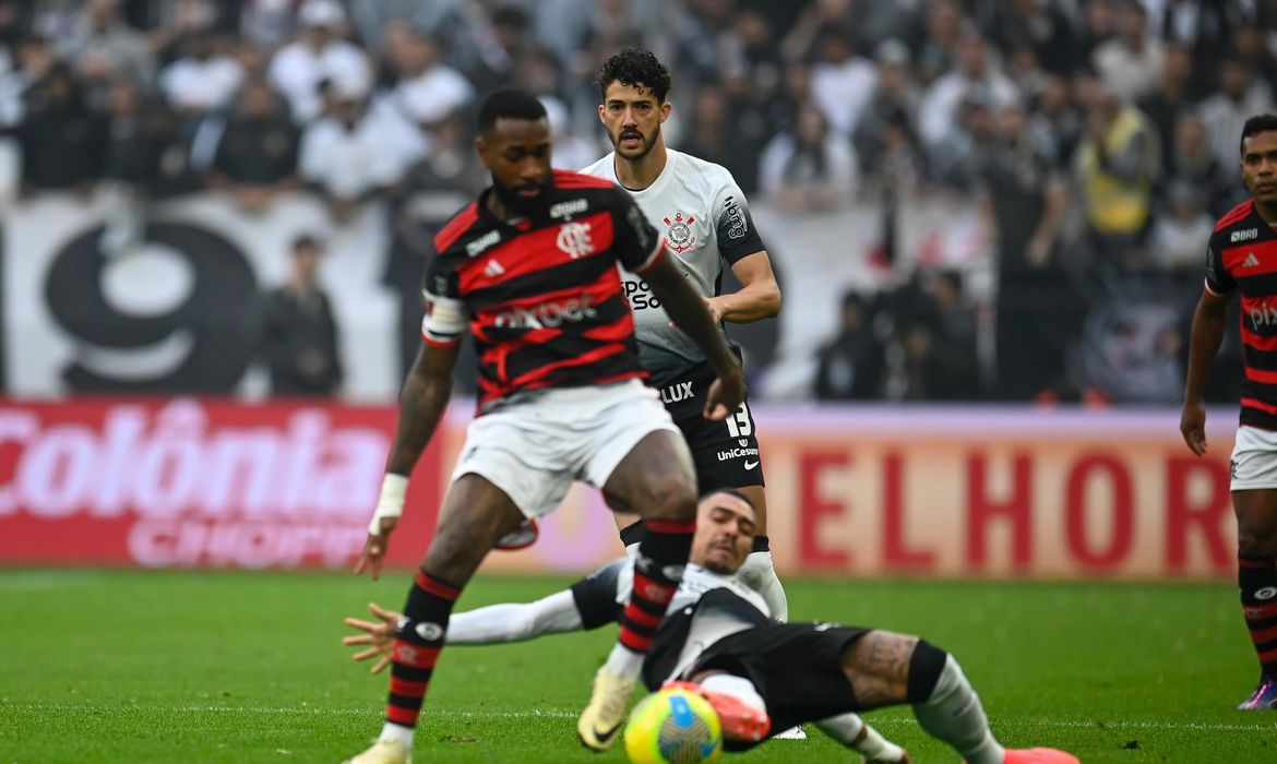 Flamengo empata com Corinthians e avança para a final da Copa do Brasil