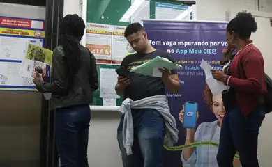 São Paulo (SP), 01/08/2023 - Fila de pessoas desempregadas a procura de uma vaga durante Mutirão Nacional do Emprego da UGT, uma parceria com o Ministério do Trabalho e Emprego, Governo do Estado de São Paulo, prefeitura e sindicatos filiados à União Geral dos Trabalhadores - UGT, na sede do sindicato dos Comerciários, região central da capital paulista. Foto: Rovena Rosa/Agência Brasil