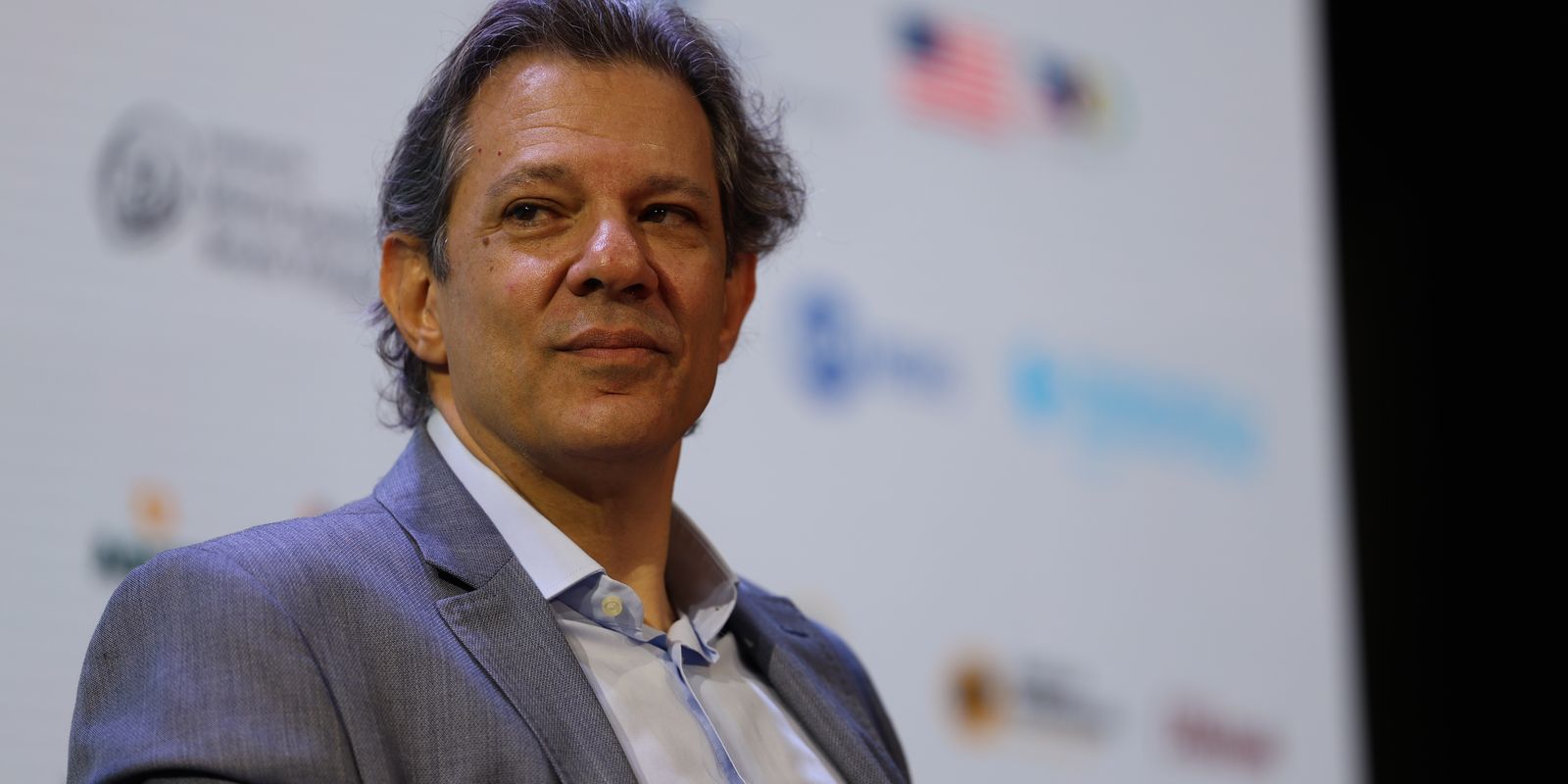 Para cumprir marco fiscal, governo suspende R$ 15 bilhões do orçamento Para cumprir marco fiscal, governo suspende R$ 15 bilhões do orçamento