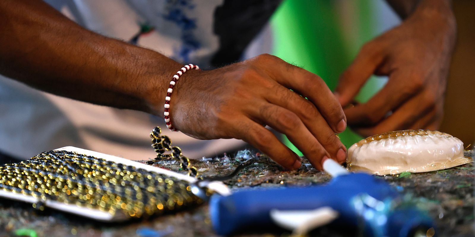 Casa da Juventude Centro do Rio lança curso e oficinas de carnaval para jovens, preservando tradições culturais.