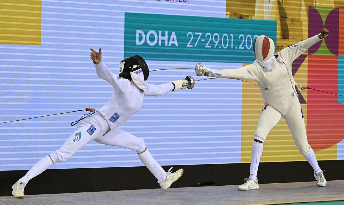 medalha de ouro da esgrimista Nathalie Moellhousen no GP de Doha