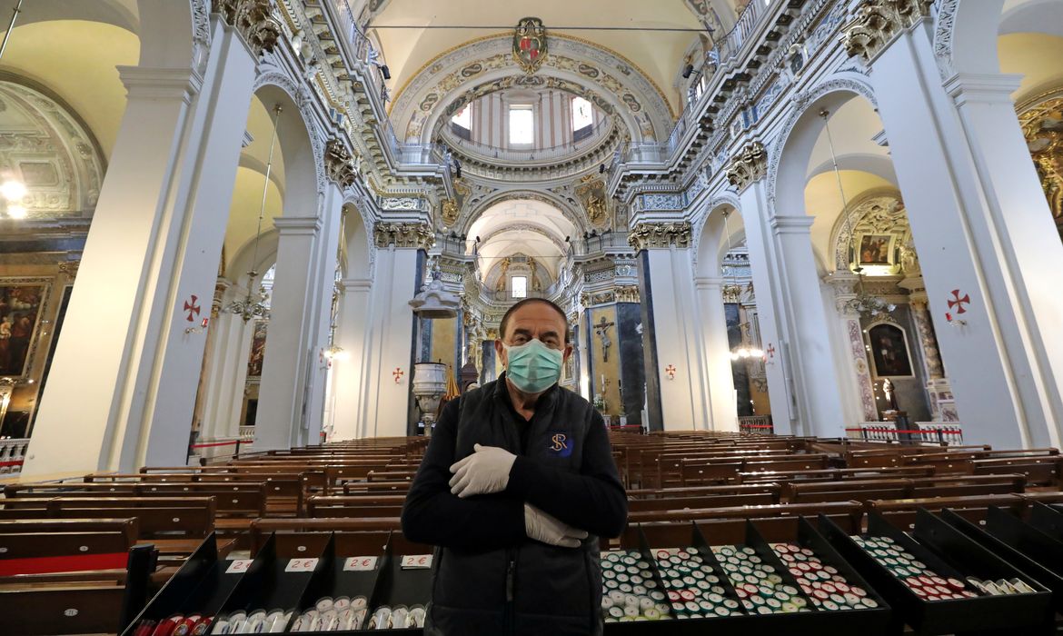 Reuters/Eric Gaillard/Direitos Reservados Coronavirus disease (COVID-19) outbreak in Nice