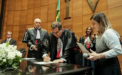 Rio de Janeiro (RJ) 27/03/2025 - O desembargador Peterson Barroso Simão tomou posse, nesta quarta-feira (26), como presidente do Tribunal Regional Eleitoral do Rio de Janeiro (TRE-RJ).
Foto: TRE-RJ/Divulgação