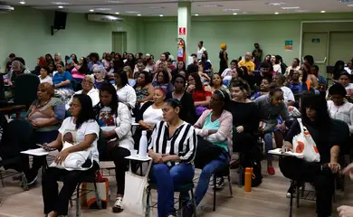 Rio de Janeiro (RJ), 06/09/2024 - Encontro das mães eleitas por processo seletivo que distribuiu 100 bolsas para mães de jovens mortos em operações policiais que irão colaborar com pesquisas na UFRJ, na Defensoria Pública do estado do Rio. A iniciativa e da Rede de Atenção a pessoas Afetadas pela Violência de Estado (RAAVE). Foto: Tânia Rêgo/Agência Brasil