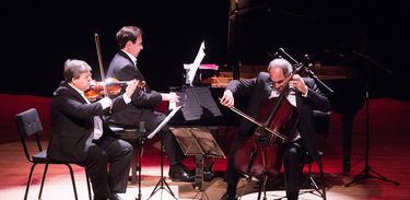 Trio Aquarius: Flávio Augusto – piano; Ricardo Amado – violino; Ricardo Santoro – violoncelo