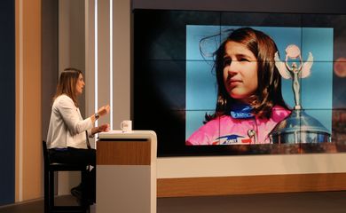 A piloto de automobilismo, Bia Figueiredo, é entrevistada do programa Sem Censura, na TV Brasil