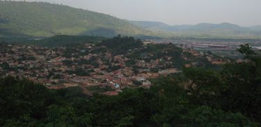 Parauapebas - Visão panorâmica da periferia da cidade a partir da Serra dos Carajás