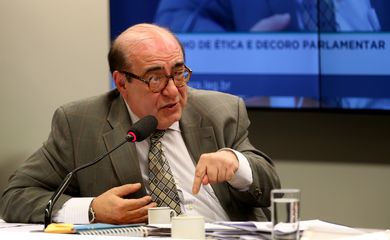 Brasília - O Conselho de Ética da Câmara se reúne para ouvir o professor de direito da USP, Tadeu de Chiara, no processo de cassação de Eduardo Cunha (Wilson Dias/Agência Brasil)