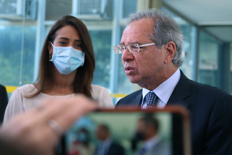 Gastos com pandemia não podem passar para futuras gerações, diz Guedes
