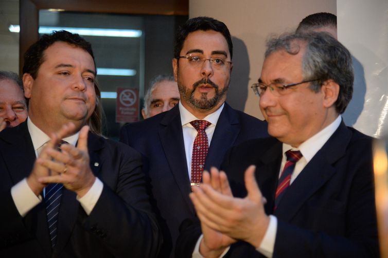 Rio de Janeiro - Juiz Marcelo Bretas (ao centro) recebe apoio de artistas, juízes federais, políticos e procuradores da força tarefa da Operação Lava-Jato (Fernando Frazão/Agência Brasil)