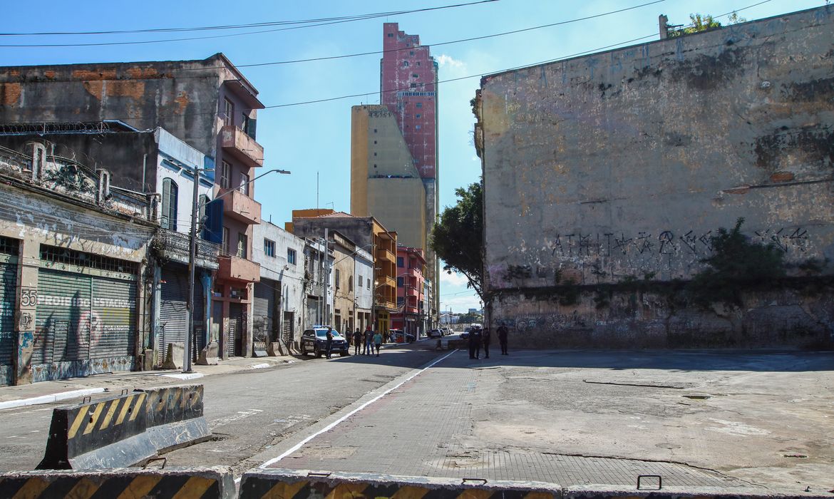 São Paulo (SP), 15/05/2025 - Rua dos Protestantes. Usuários da Cracolândia se dividem em grupos e buscam novos pontos para se fixar
Foto: Cadu Pinotti/Agência Brasil