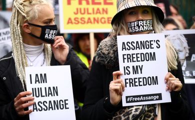 Audiência para decidir se Assange deve ser extraditado para os EUA em Londres


