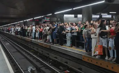 Paulo Pinto/Agência Brasil São Paulo (SP), 24/01/2025 - Metrô Sé lotado após chuva que alagou acidade. Foto: Paulo Pinto/Agência Brasil