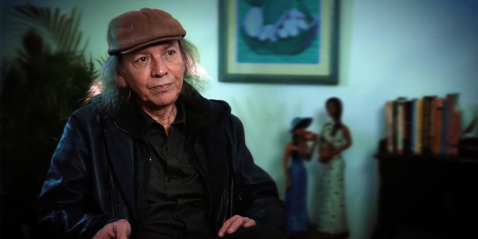 Ednardo, ícone da música cearense, completa 80 anos e apresenta nova obra sobre sua trajetória artística.