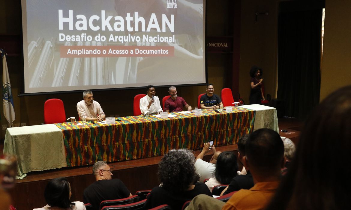 Rio de Janeiro (RJ) 24/05/2024 – Arquivo Nacional anuncia os vencedores do  HackathAN, um hackathon com desafio de desenvolver ferramentas para participação dos usuários na descrição de documentos de seu acervo. Foto: Fernando Frazão/Agência Brasil