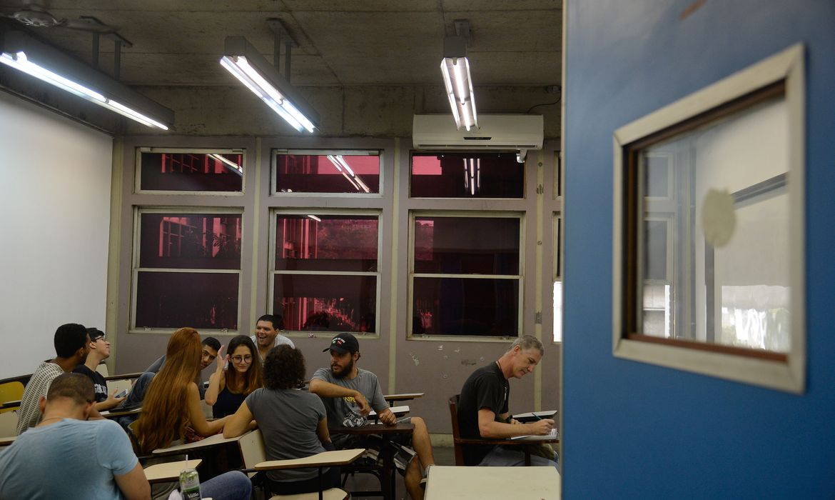 Rio de Janeiro - Alunos participam de aula na Universidade Estadual do Rio de Janeiro (Tânia Rêgo/Agência Brasil)